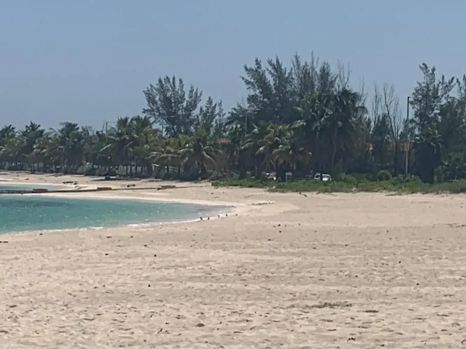 Feriehus Saunders Beach Manor And Pool Nassau Bahamas